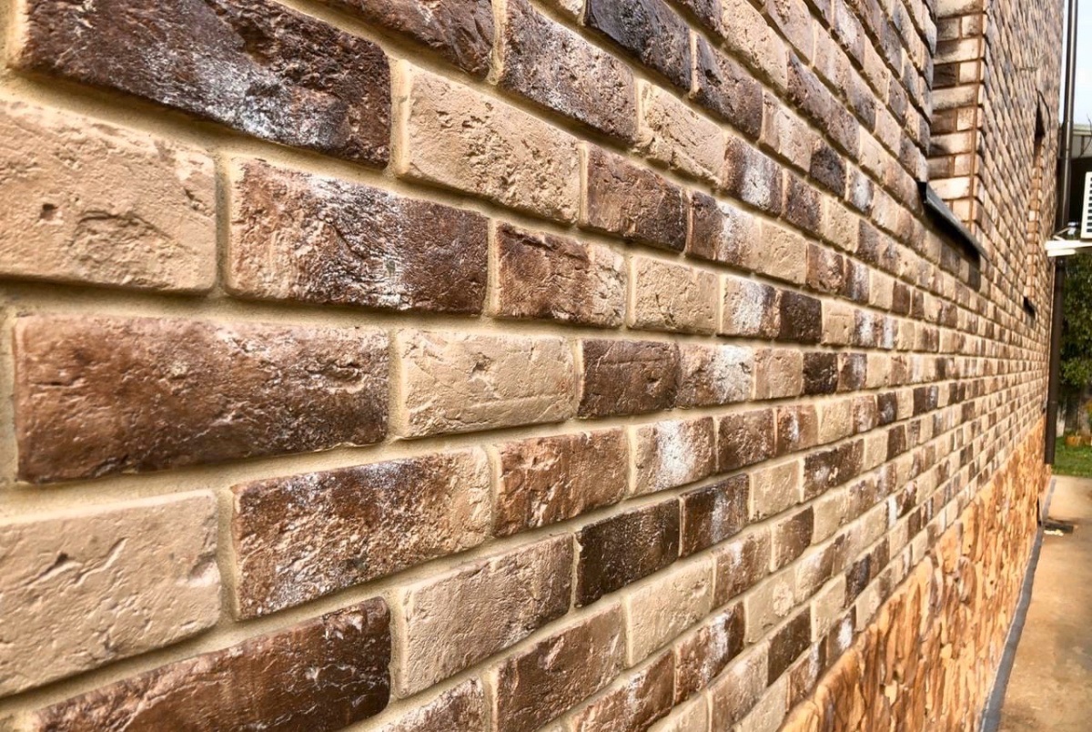 Лион Leonardo Stone