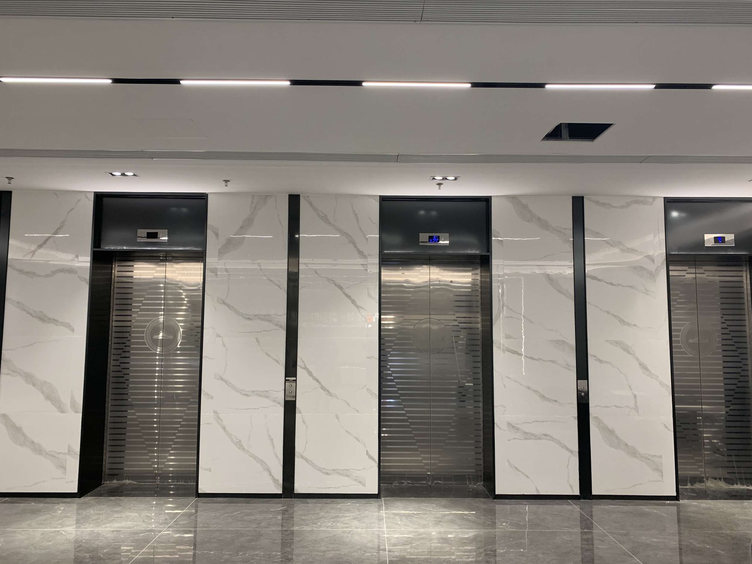 Saint Blanc Calacatta Matt Спеченный камень 1600x3200x6 Delfone фото 12