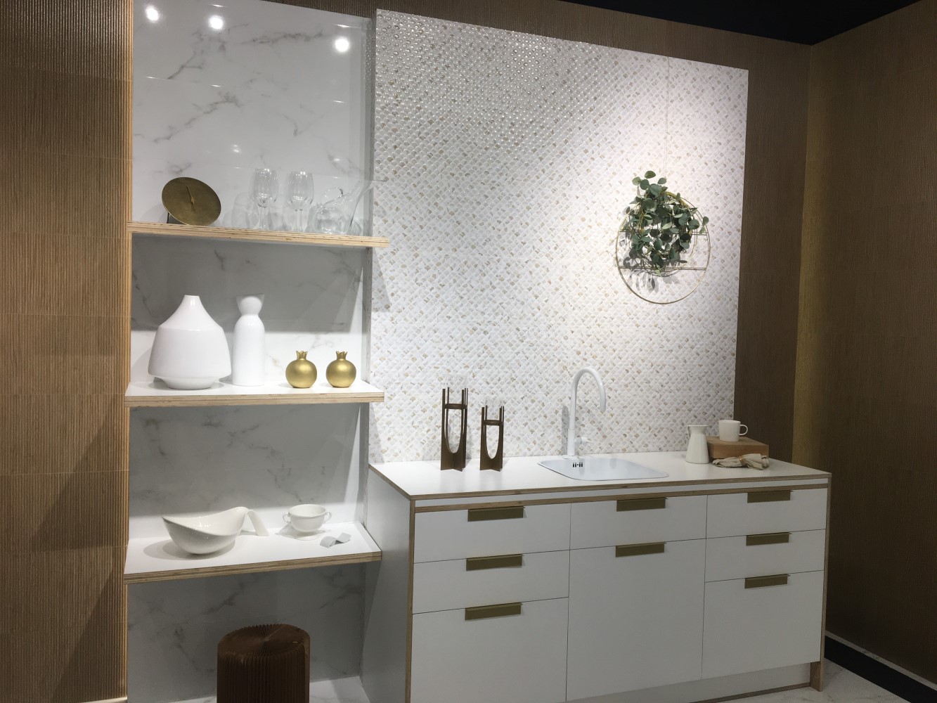 Lucia R 30x90 Emigres