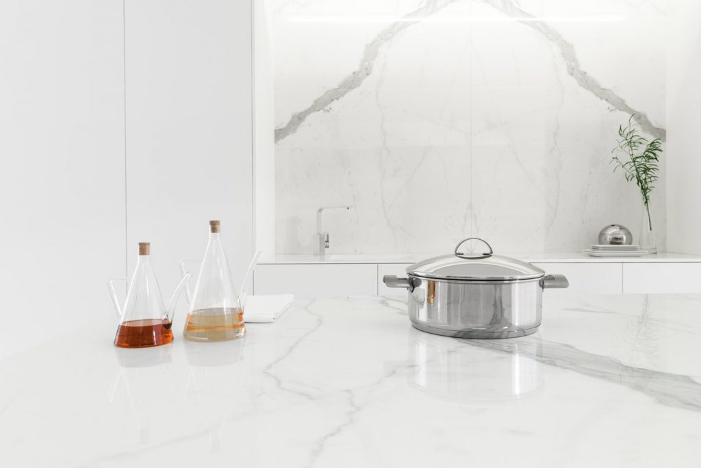 C221100131 Xlight 120x120 Kala White Polished Urbatek