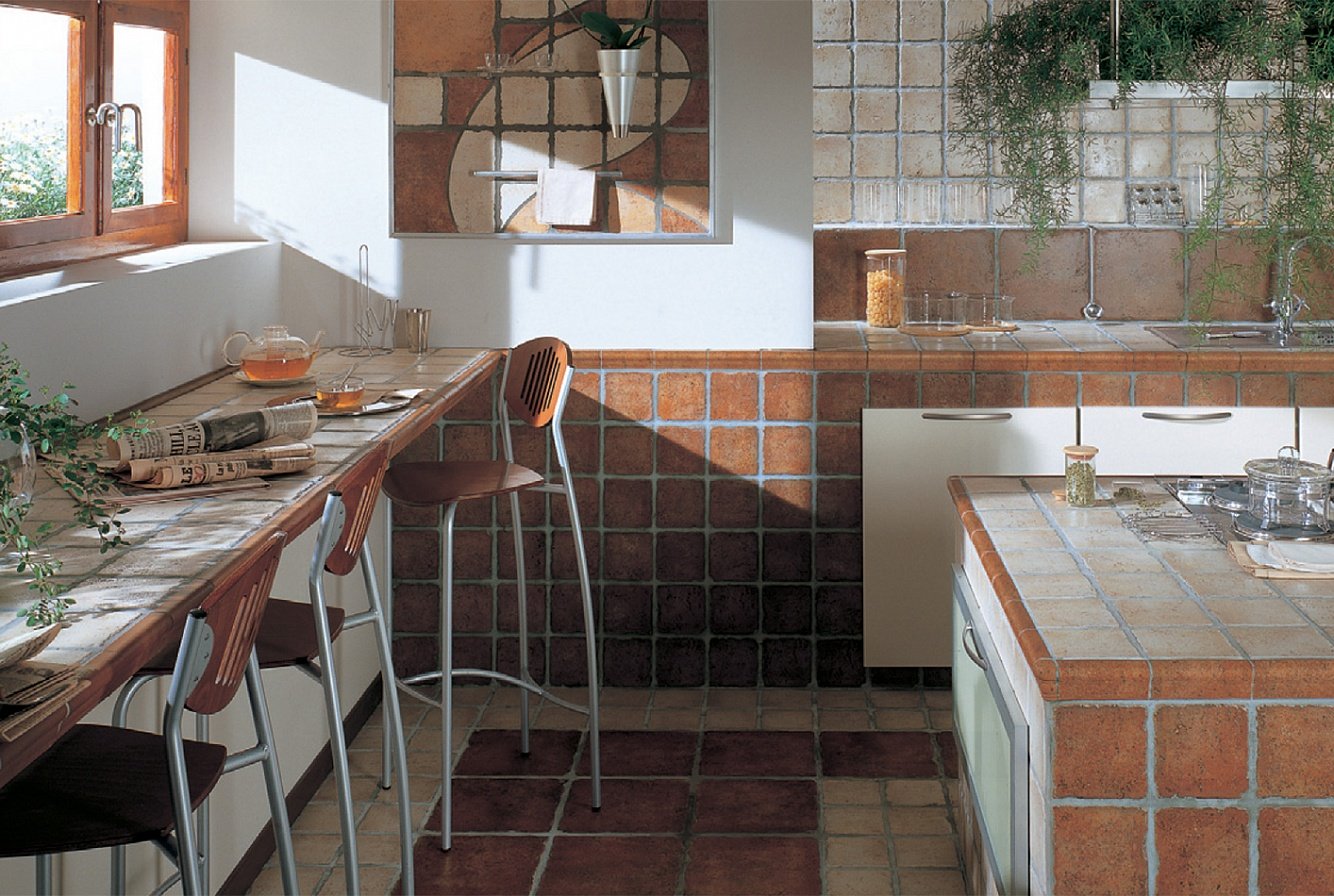 ZHA0 BR 1-4 Mandana Red 20x20 Cerdomus