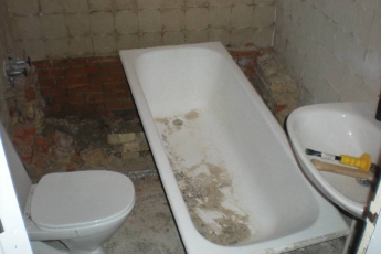 Демонтаж ванны, унитаза