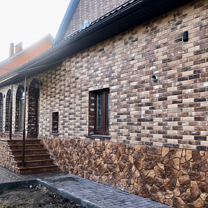 Бергамо Leonardo Stone