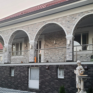 Орли Leonardo Stone