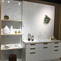 Lucia R 30x90 Emigres